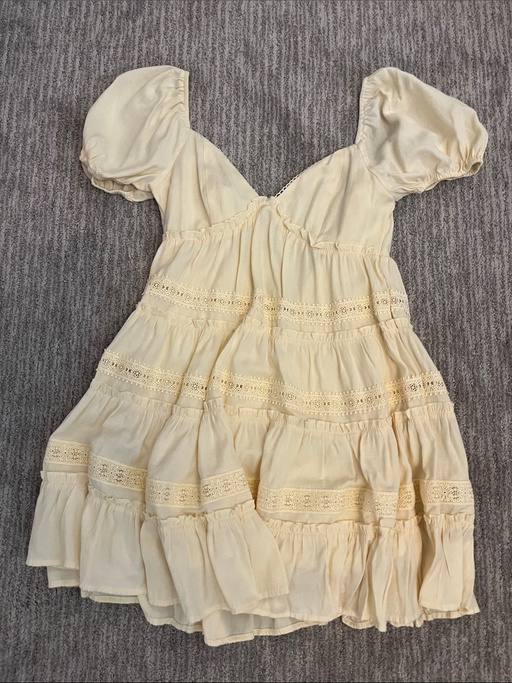 Altar'd State women’s Cream Puff-Sleeve Tiered Lace  Dress size XXS